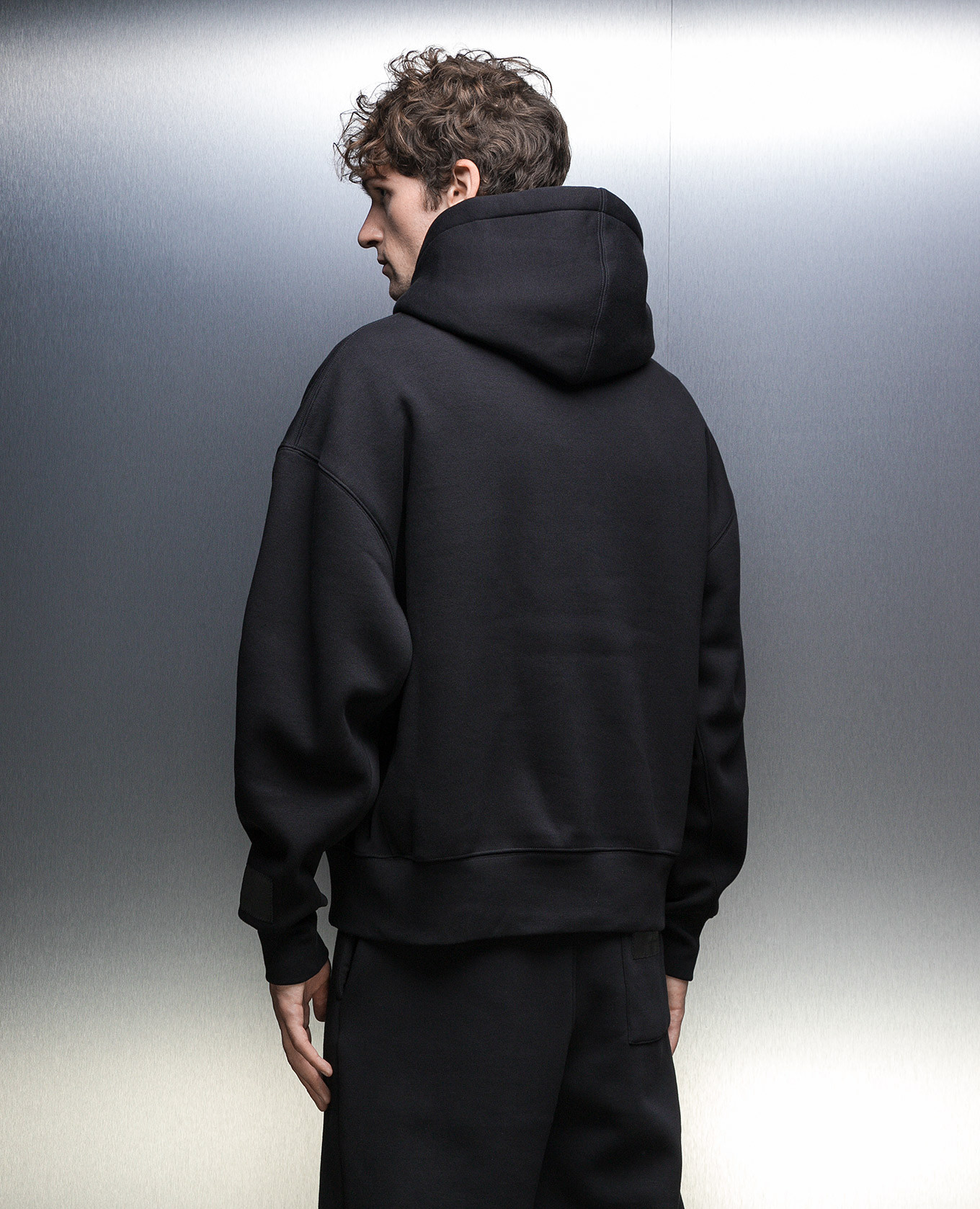 Image 4 Ami Paris Black hoodie with logo patch USW217740