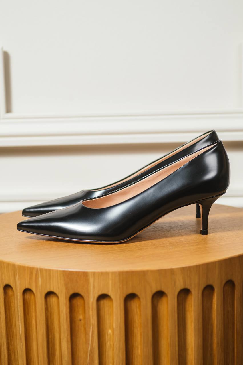 Image 6 Gianvito Rossi ROBBIE black glossy leather shoes G2227355RIC