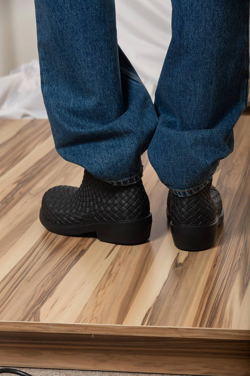 Image 6 Bottega Veneta Black rubber boots with weave embossing 764422V3OE0