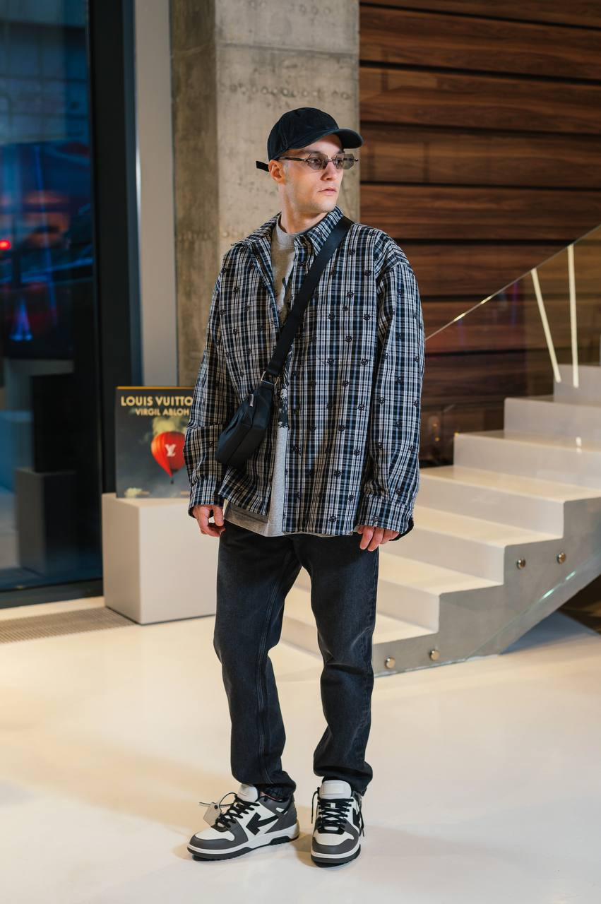 Image 6 Vetements Gray t-shirt with a print UA66TR645G