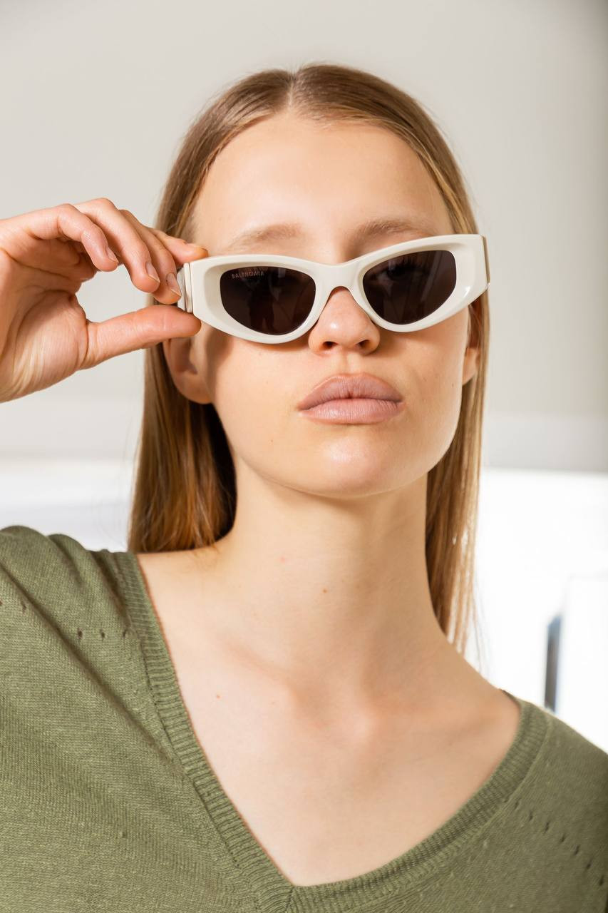 Image 12 Balenciaga ODEON CAT beige sunglasses 703433T0001BB0243S