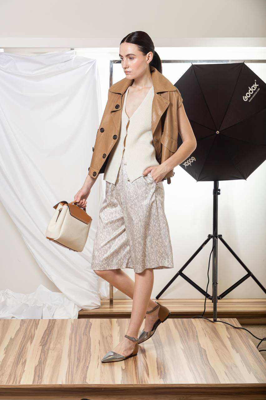 Image 6 Agnona Beige shorts made of silk in the Hundred knots pattern T80703YSS001