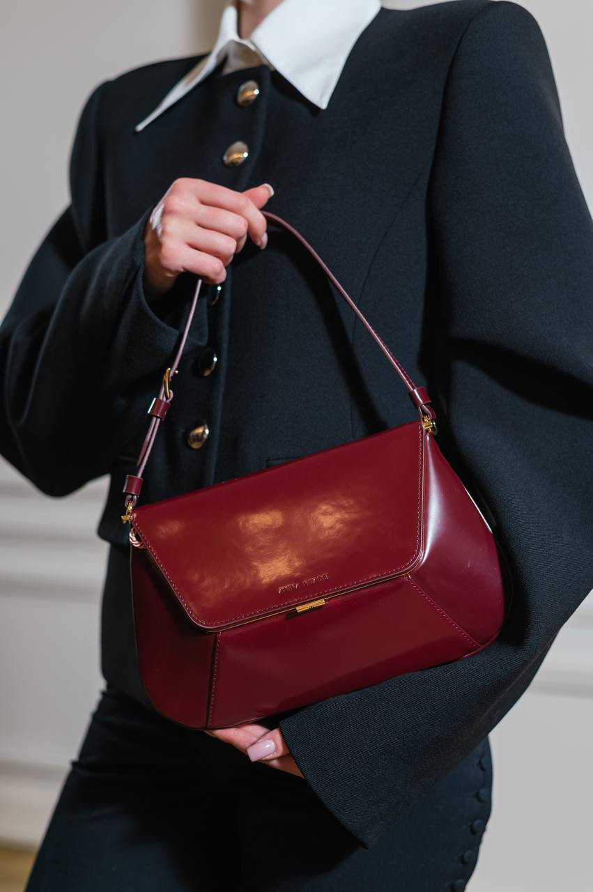 Image 9 Amina Muaddi Ami burgundy glossy leather bag 12B357565AMI
