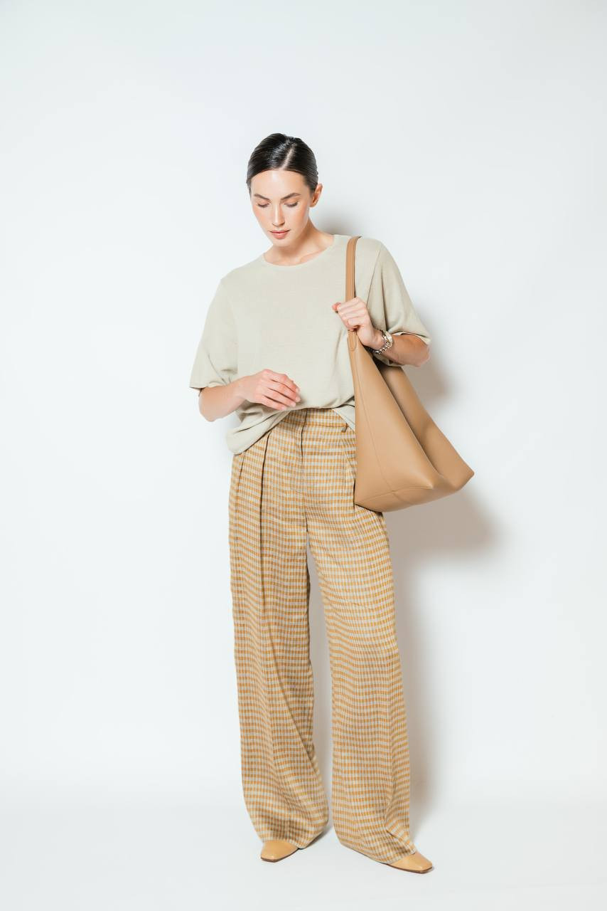Image 6 Toteme Beige silk T-shirt 223585315