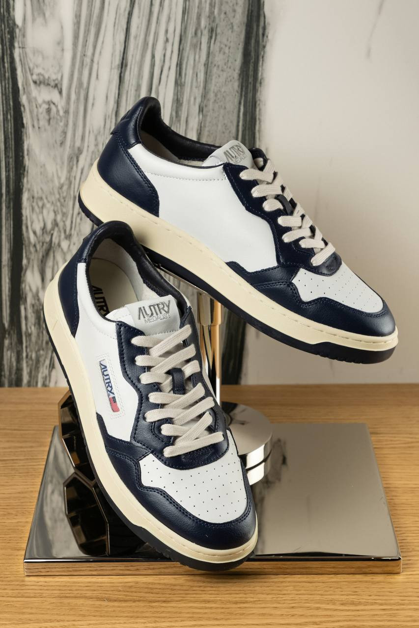 Image 6 AUTRY Medalist blue leather sneakers with logo AULMWB04