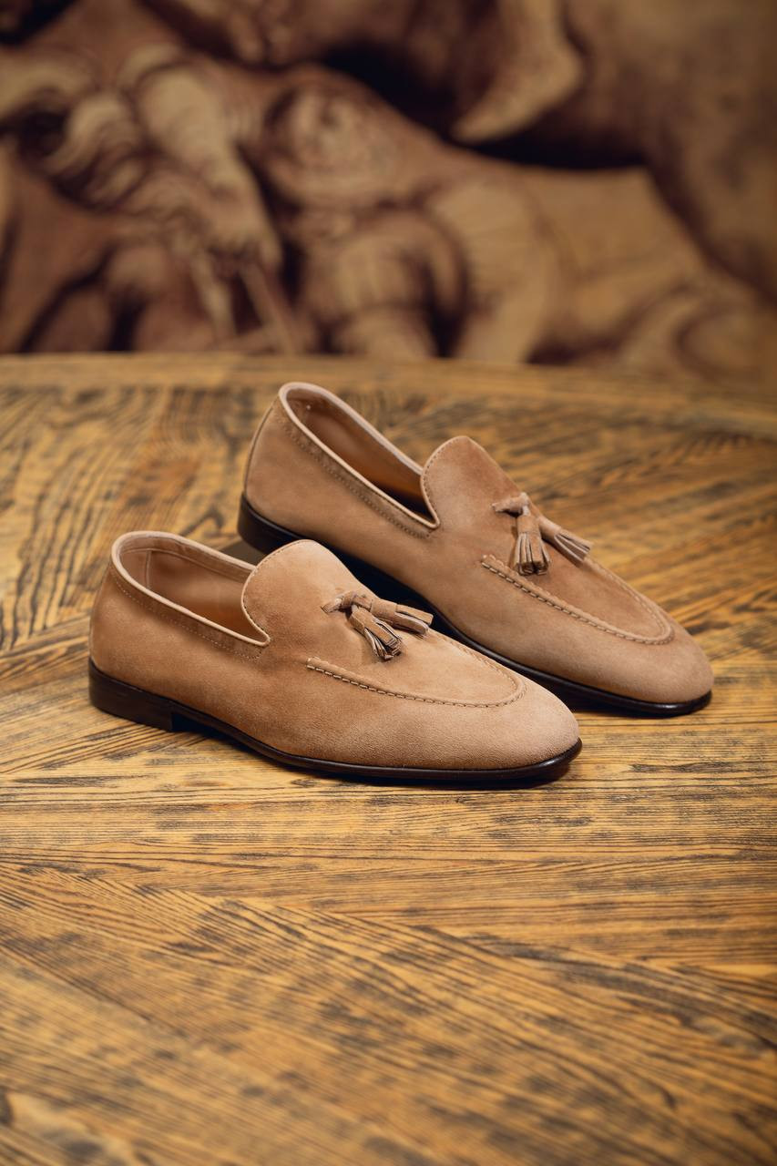 Image 6 Brunello Cucinelli Beige suede loafers with tassels MZUCAHG731