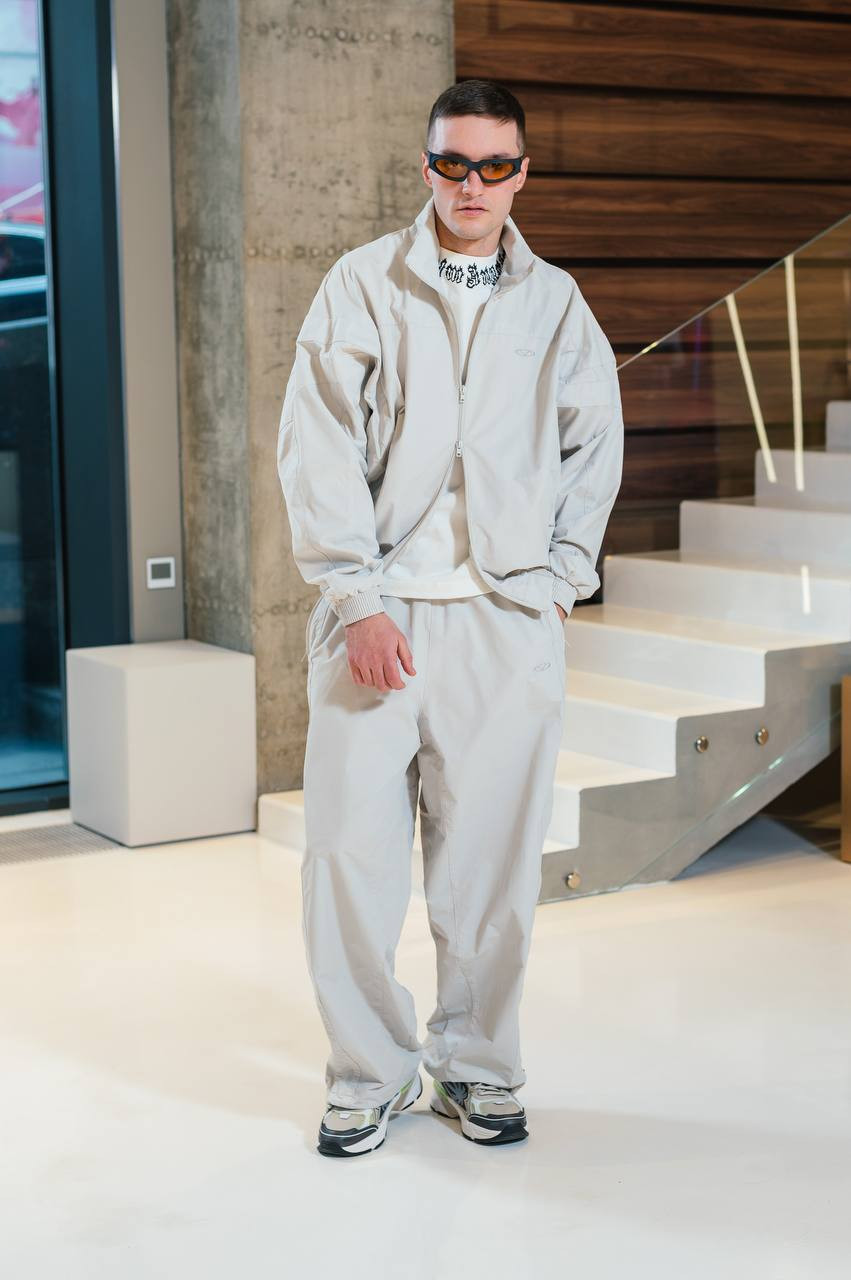 Image 7 Vetements Beige sports pants with stripes UA66PA320W