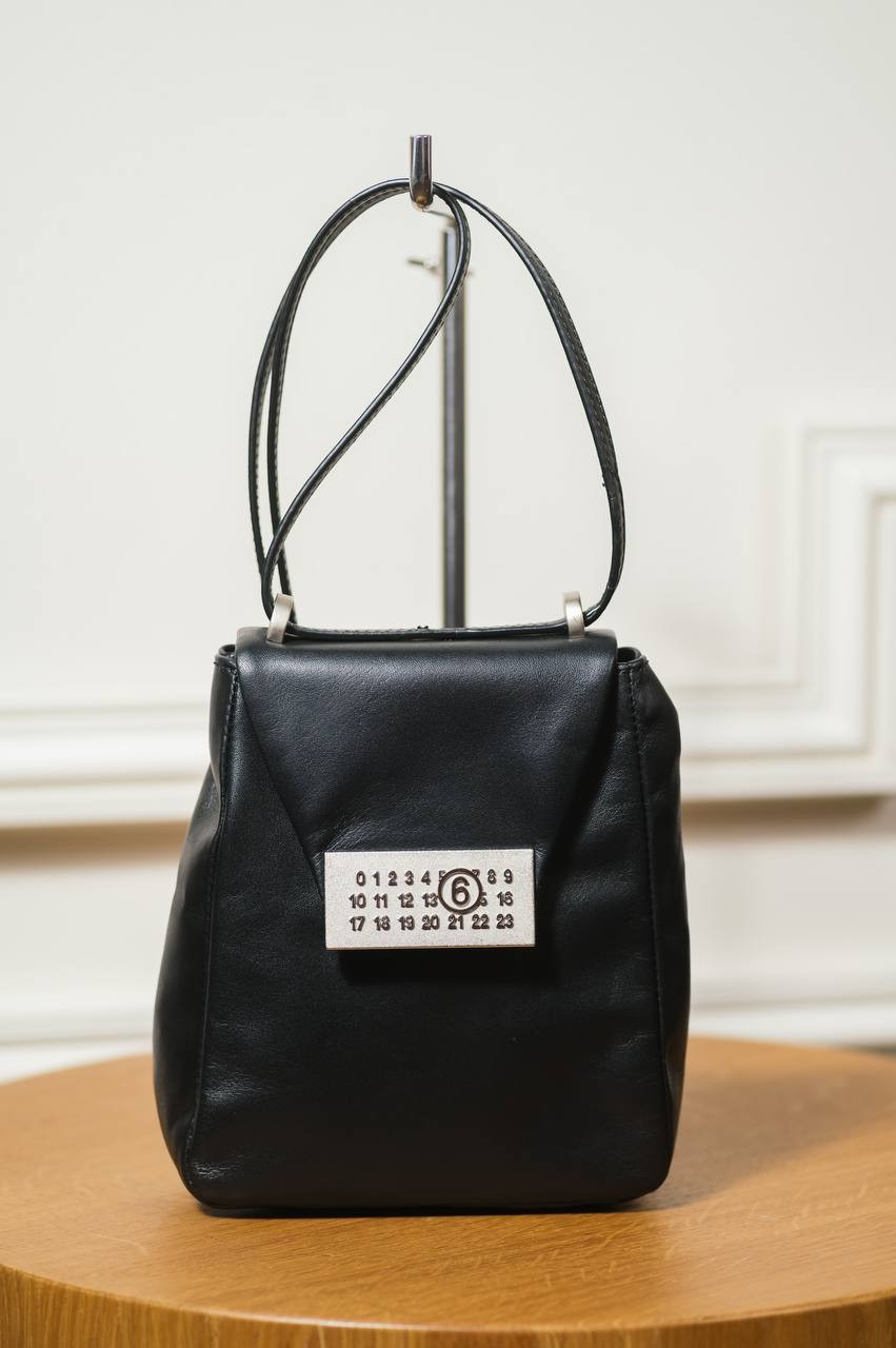 Image 5 Maison Margiela MM6 Numeric black leather bag with metal logo SB6WG0013P7258