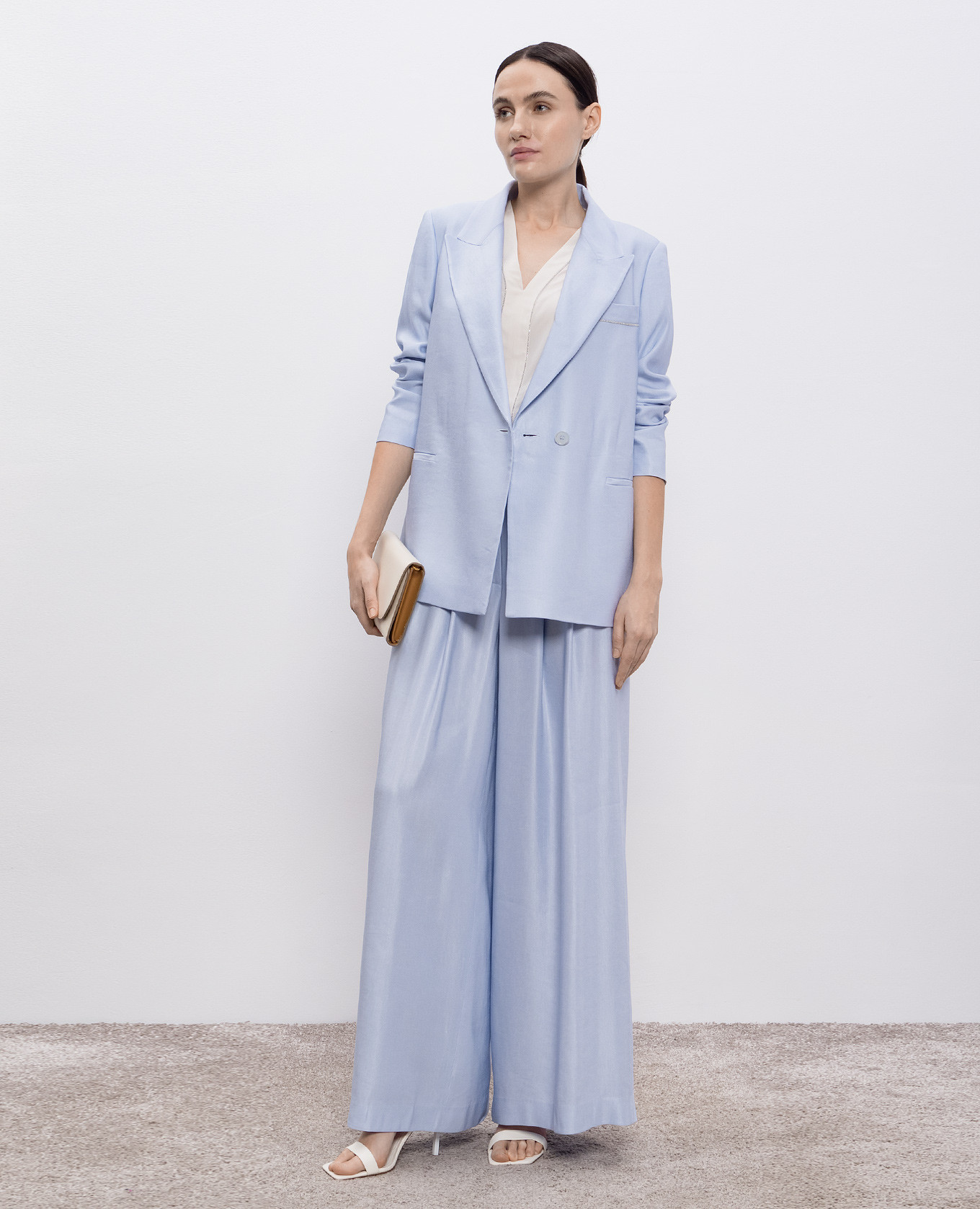 Image 7 Peserico Blue double-breasted linen jacket with monil chain S01168A01921