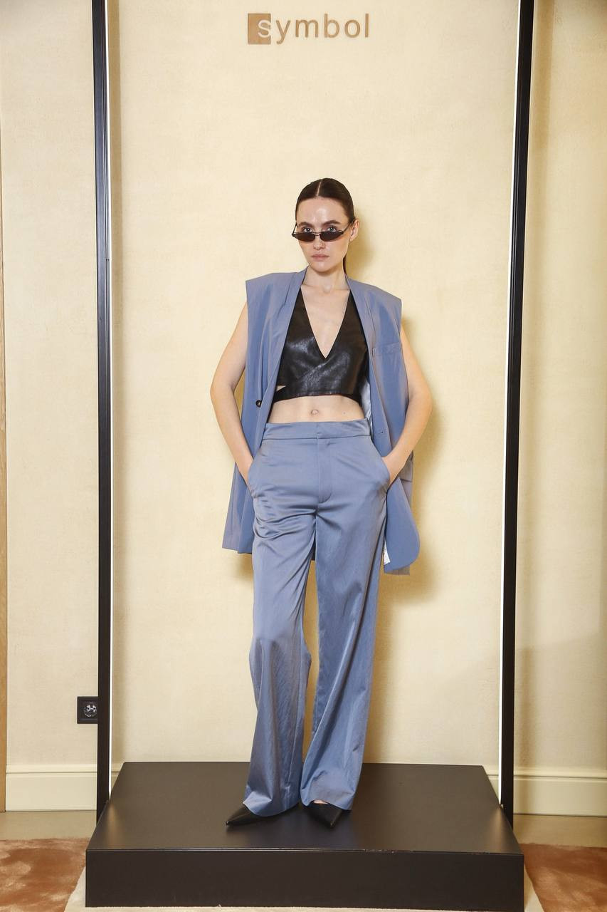 Image 7 Gauchere Blue pants with a reaper effect M12403010600