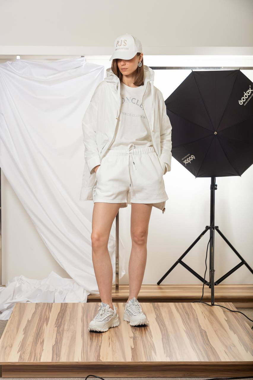 Image 6 Moncler White longsleeve with logo 8D00003829HP