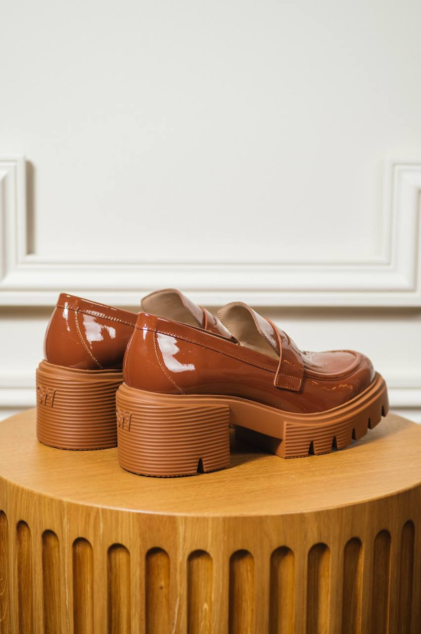 Image 6 Stuart Weitzman Soho brown patent leather loafers SB814