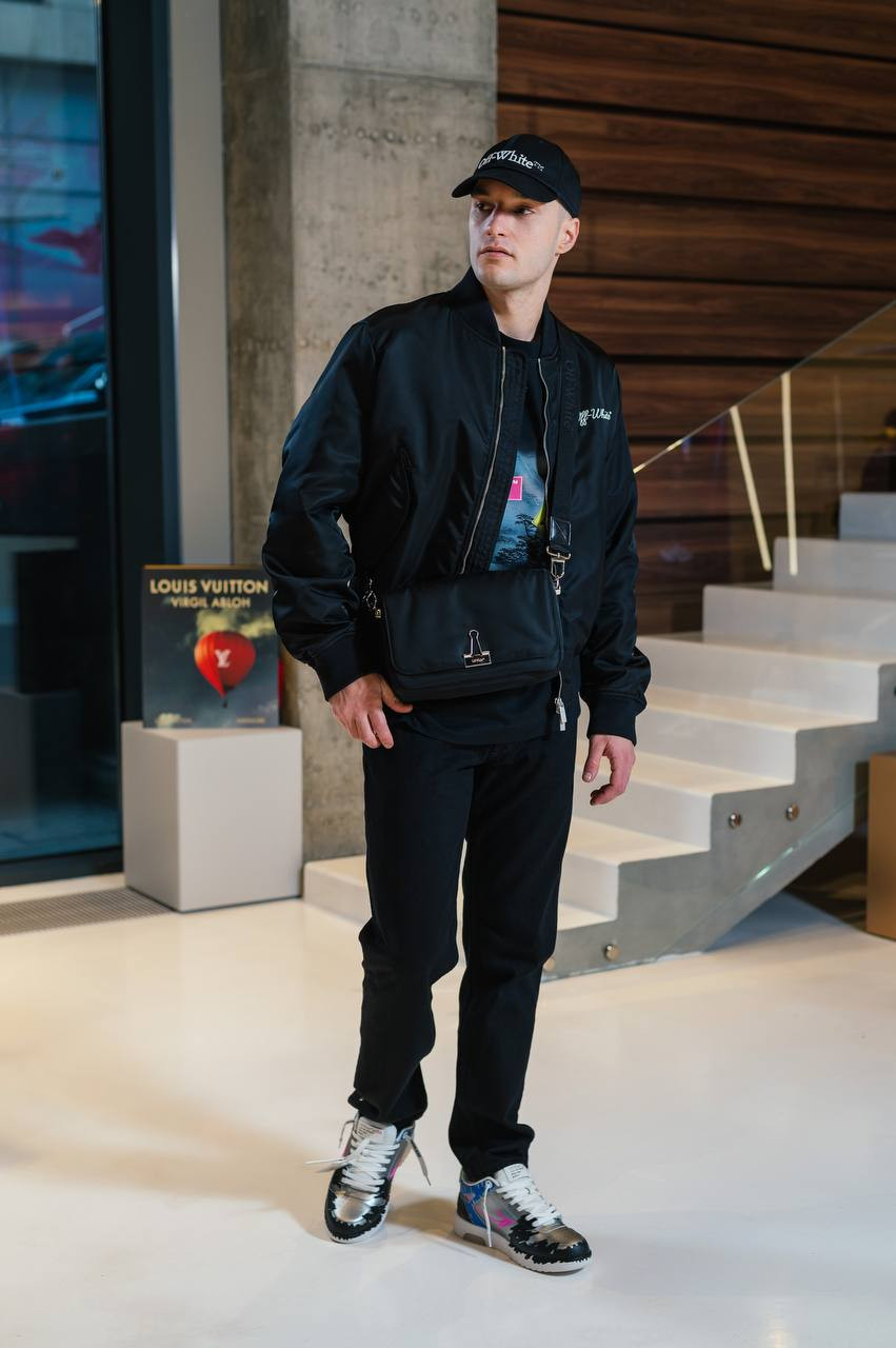 Image 9 Off-White Black jeans with logo patch OMYA175F24DEN002