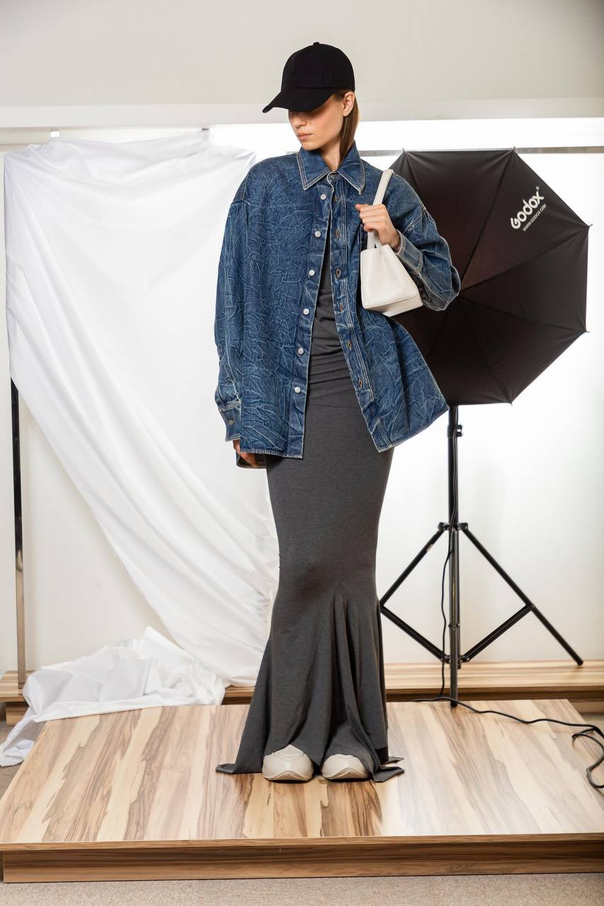 Image 6 Maison Margiela MM6 Blue denim shirt with a reaper effect SH0DT0015S30460