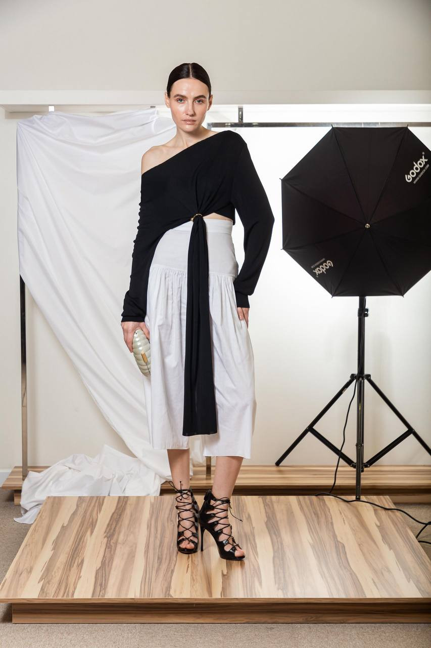 Image 7 Philosophy di Lorenzo Serafini Black top of asymmetric cut A09162101