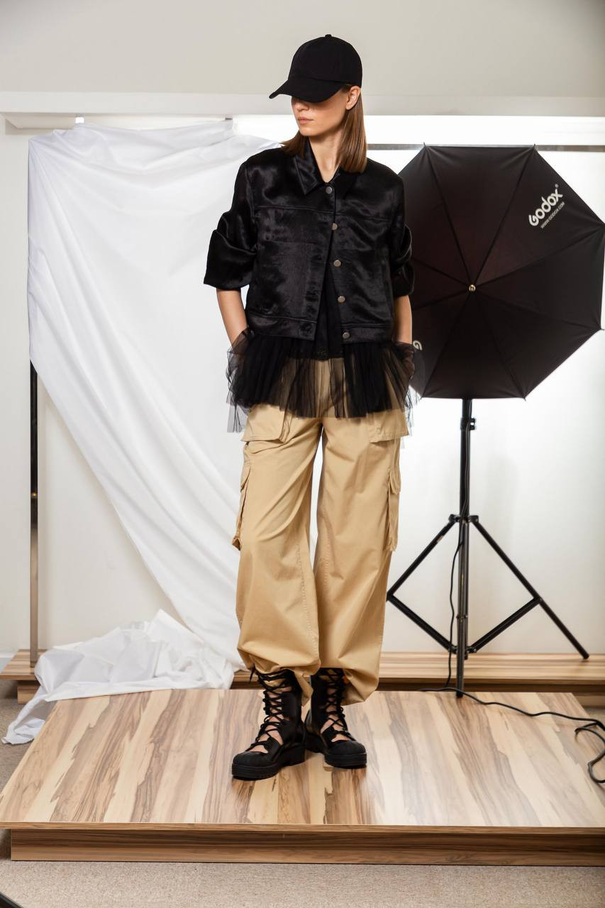 Image 6 Theory Black cardigan N0509105