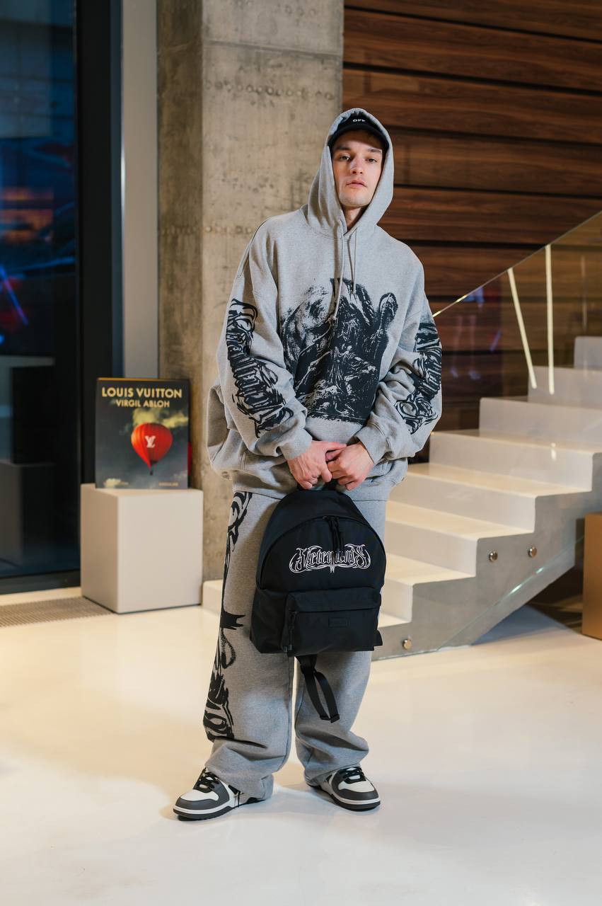 Image 6 Vetements Gray melange sweatpants with logo print UA66SP610G